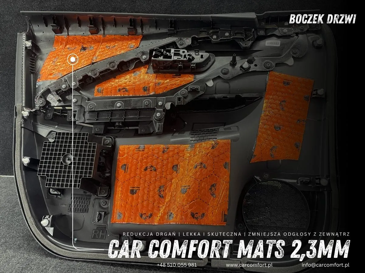 Wyciszanie boczka drzwiowego w Toyocie C-HR II – pierwsza warstwa maty Car Comfort Mats 2,3 mm.
