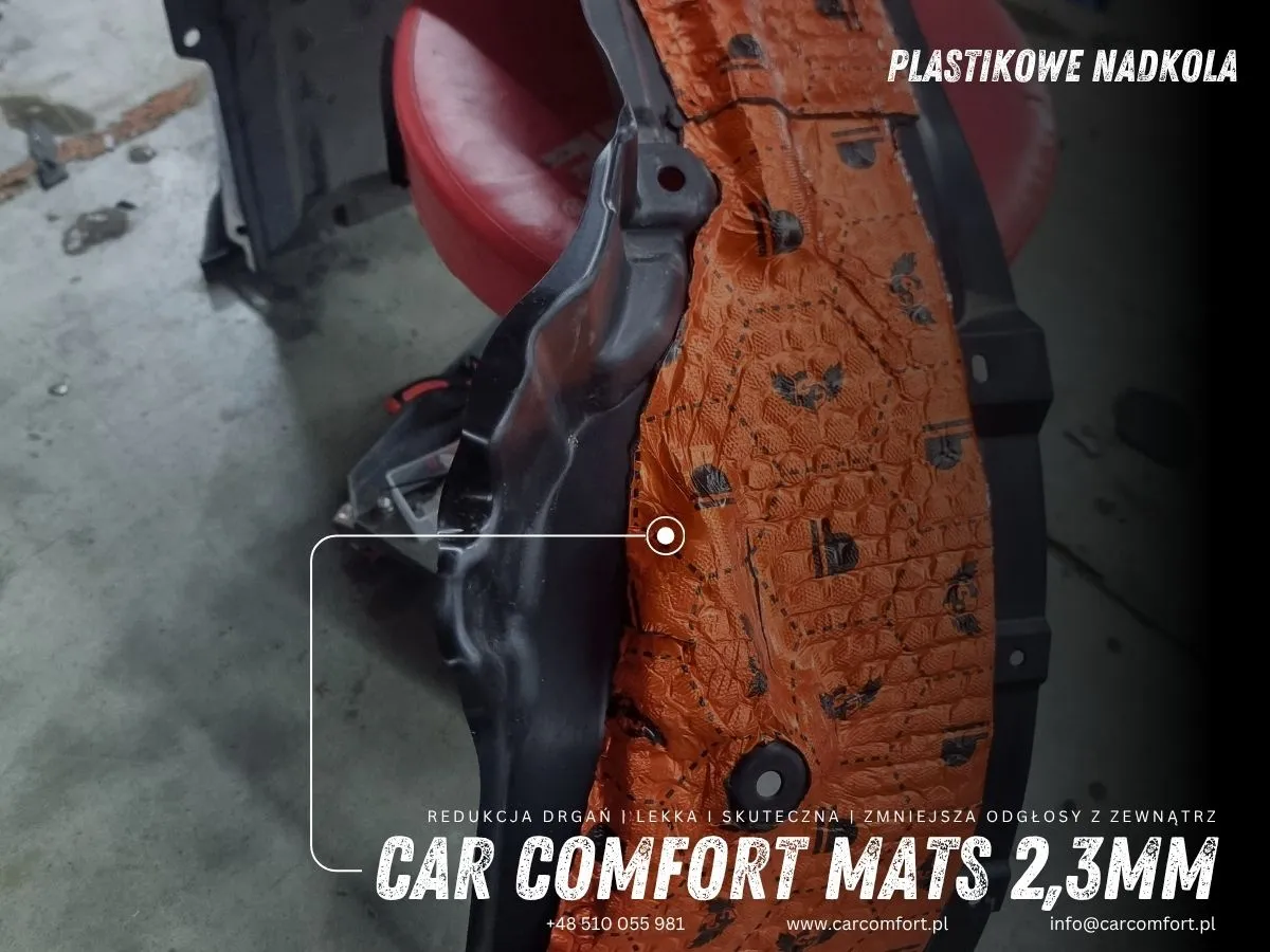Wyciszanie plastikowej osłony nadkola w Toyocie C-HR II – pierwsza warstwa maty Car Comfort Mats 2,3 mm.