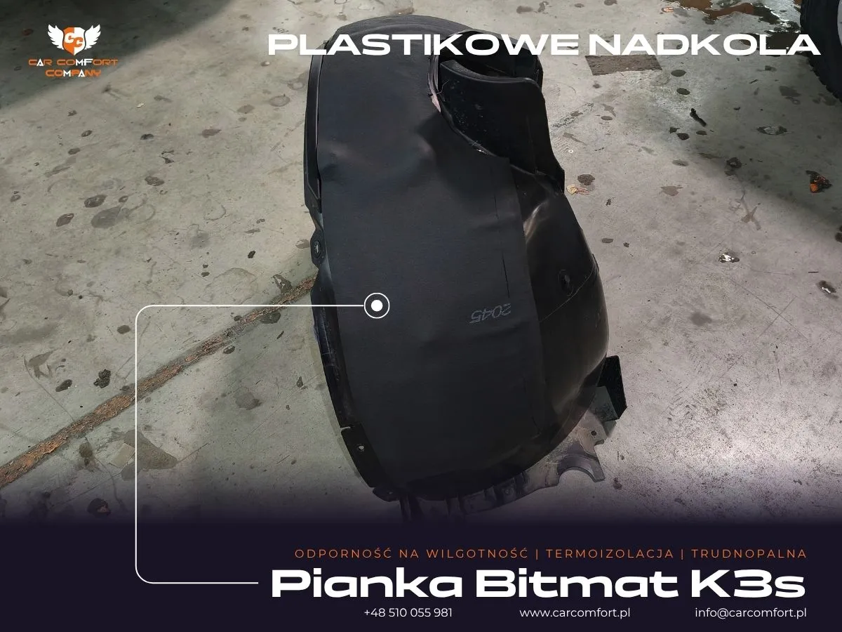 Druga warstwa pianki Bitmat K3s na plastikowej osłonie nadkola Volkswagena Touran.