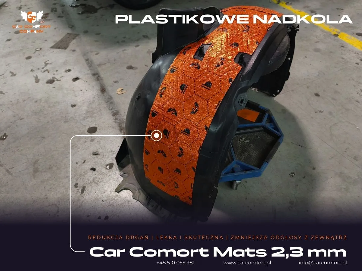  Wyciszanie plastikowej osłony nadkola w Volkswagenie Touran – pierwsza warstwa maty Car Comfort Mats.