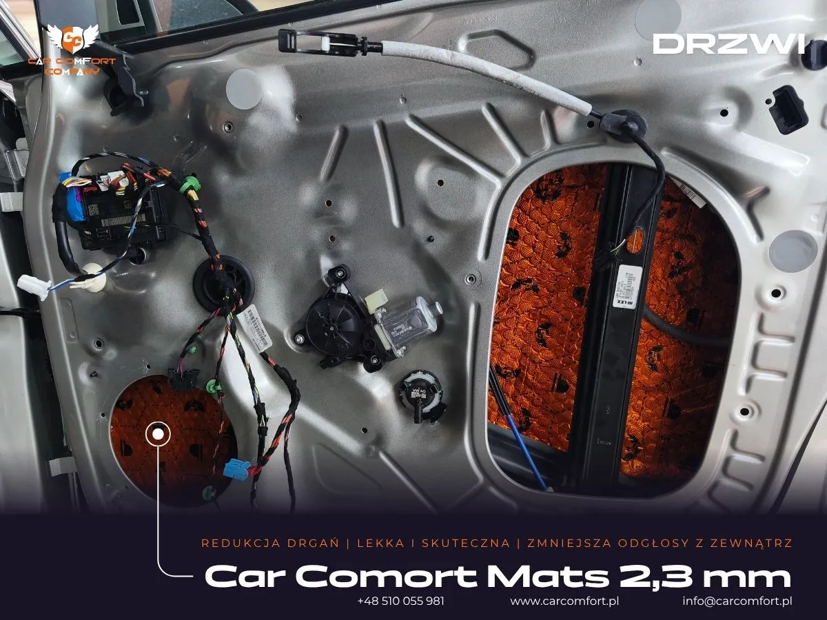  Pierwsza warstwa wyciszenia drzwi Volkswagena Touran matą Car Comfort Mats.