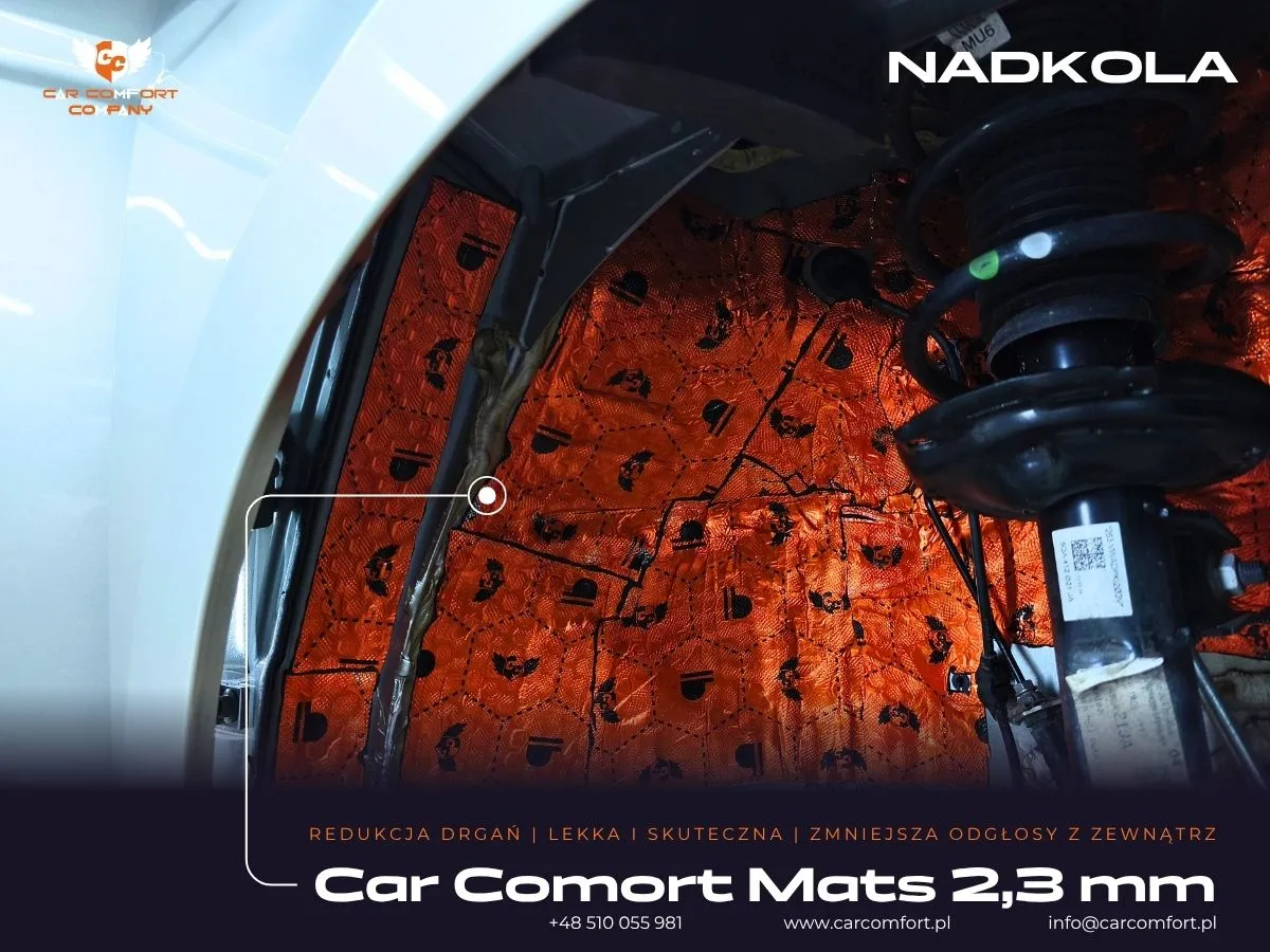 Pierwsza warstwa wyciszenia metalowego nadkola w Volkswagenie Touran matą Car Comfort Mats.