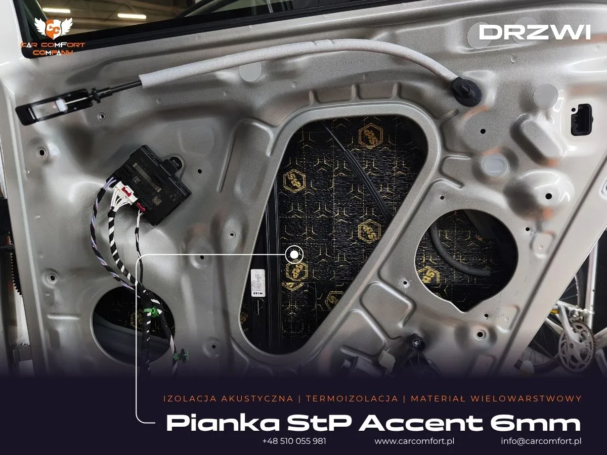 Druga warstwa wygłuszenia drzwi w Volkswagenie Touran – aplikacja pianki StP Accent.