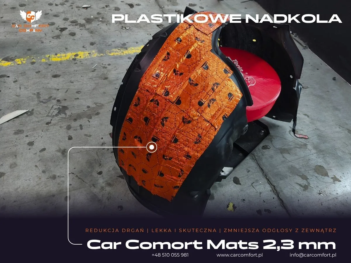 Wyciszanie plastikowej osłony nadkola w Maździe 3 – pierwsza warstwa z maty Car Comfort Mats.