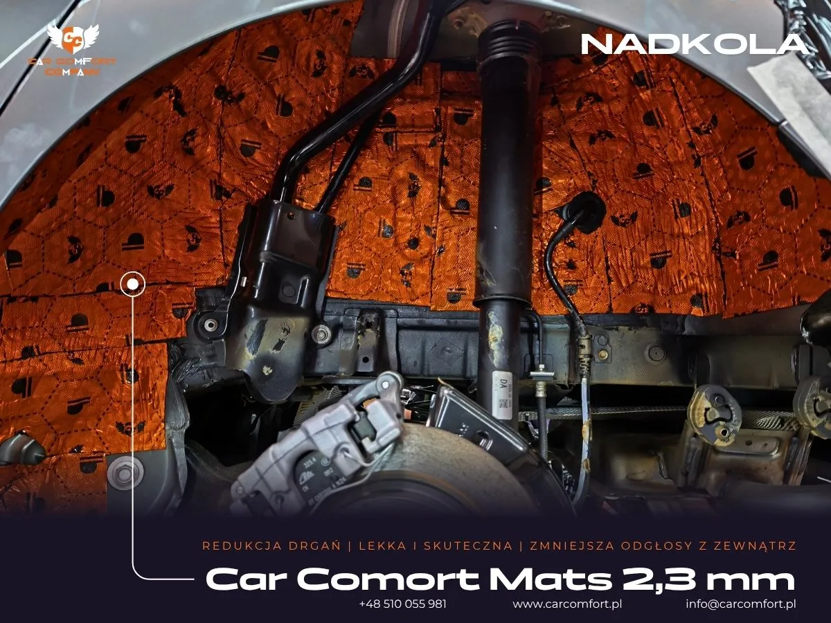 Pierwsza warstwa wyciszenia metalowego nadkola w Maździe 3 – aplikacja maty Car Comfort Mats.