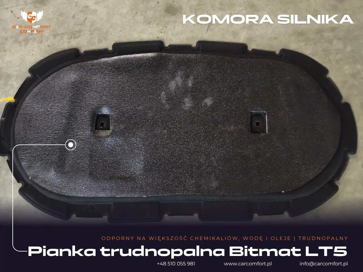 Aplikacja pianki Bitmat LT5 w komorze silnika Cupry Formentor dla izolacji akustycznej i termicznej.