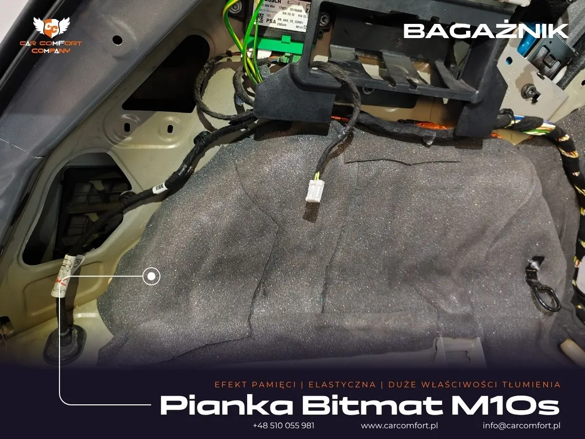Pianka Bitmat K6s na podłodze bagażnika Citroena Picasso.