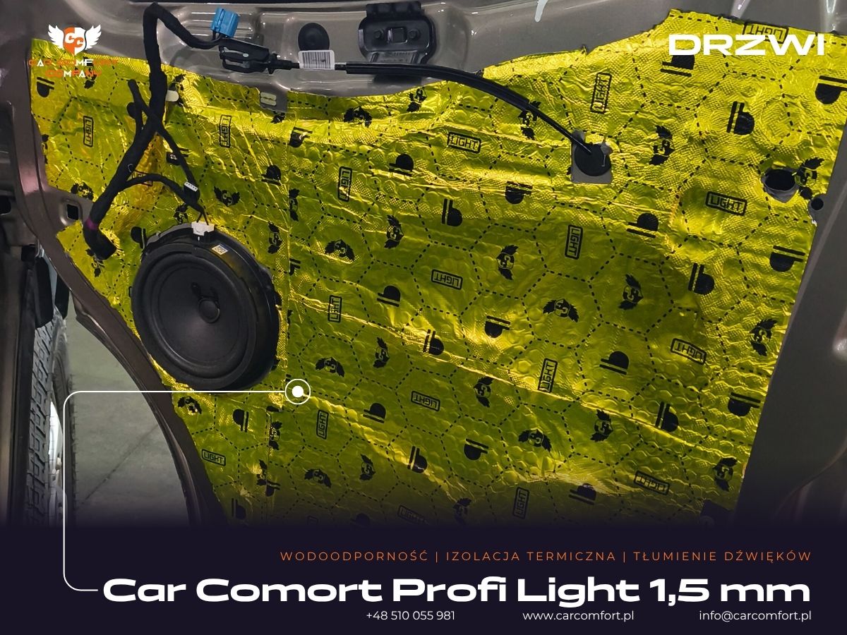 Aplikacja maty Car Comfort Profi 1,5 mm na zewnętrznej blasze drzwi Forda Transita Kampera.