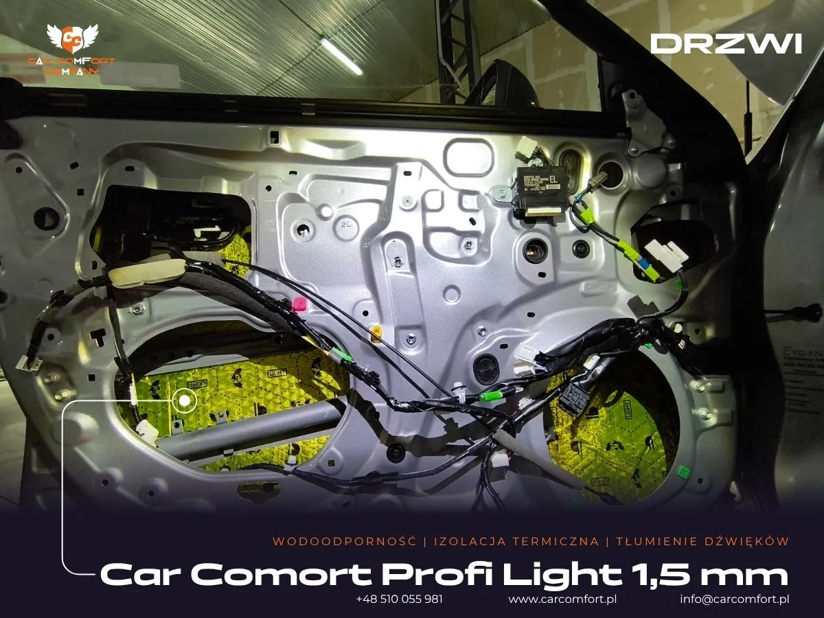 Mata Car Comfort Profi 1,5 mm na wewnętrznej blasze drzwi Forda Transita Kampera.