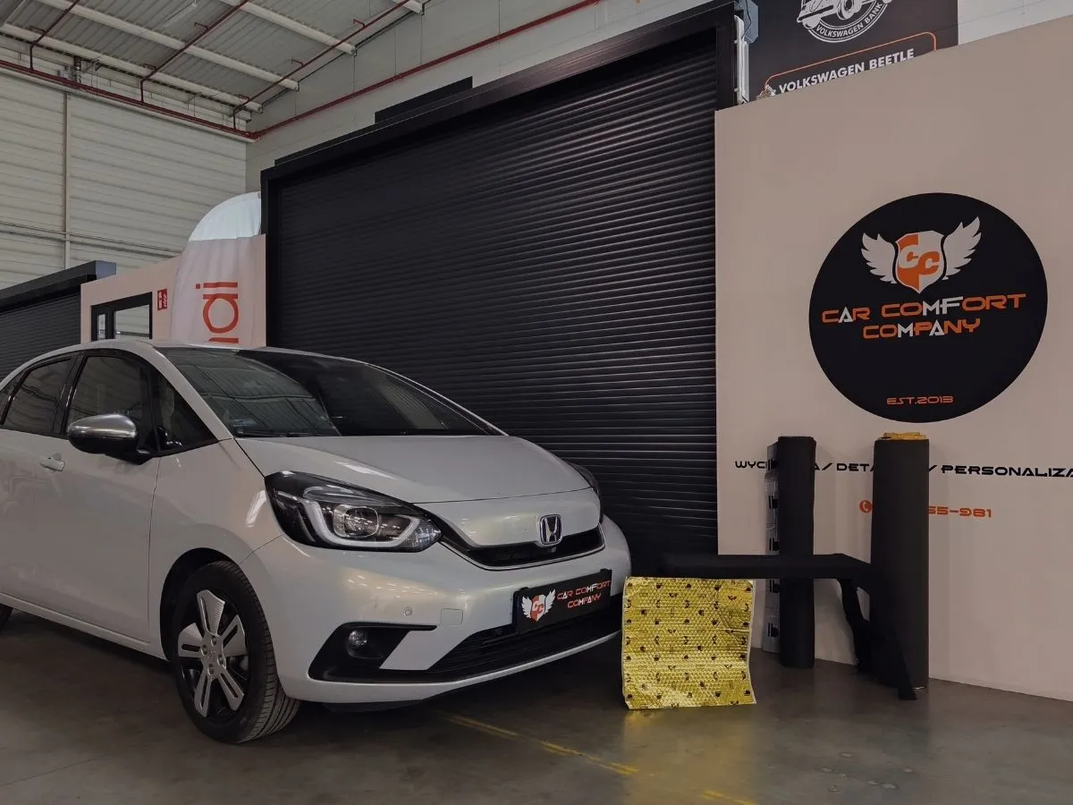 Honda Jazz – Wyciszenie Podłogi dla Lepszego Komfortu Jazdy