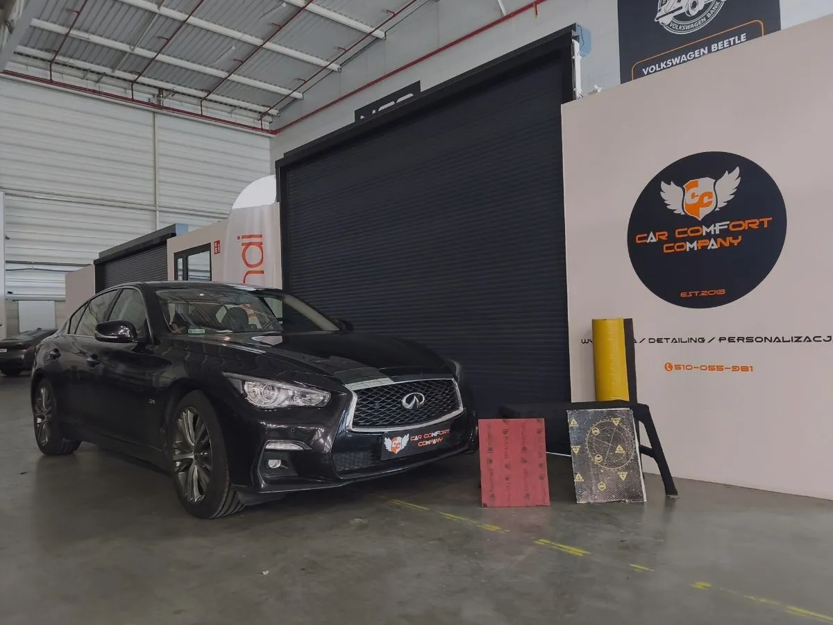 Infiniti Q50 – Perfekcyjne Wyciszenie Podłogi i Słupków