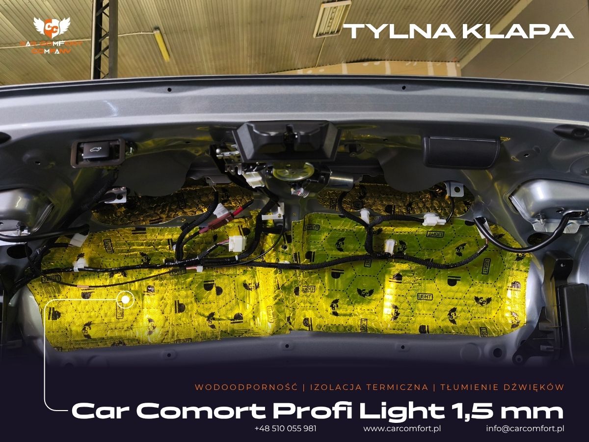 Wyciszenie tapicerki tylnej klapy matą Car Comfort Profi w Lexusie ES300h.