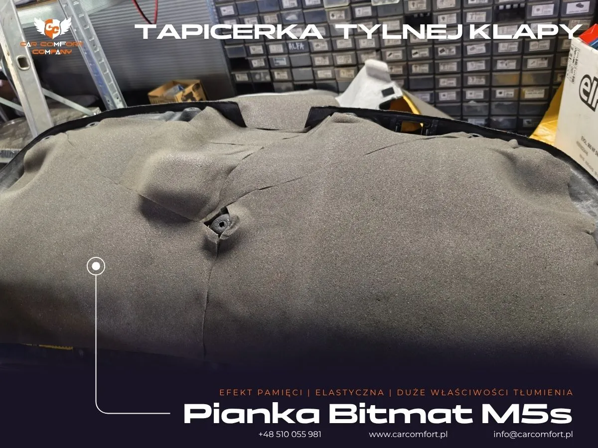 Pianka Bitmat M10s na tapicerce tylnej klapy bagażnika Lexus ES300h.