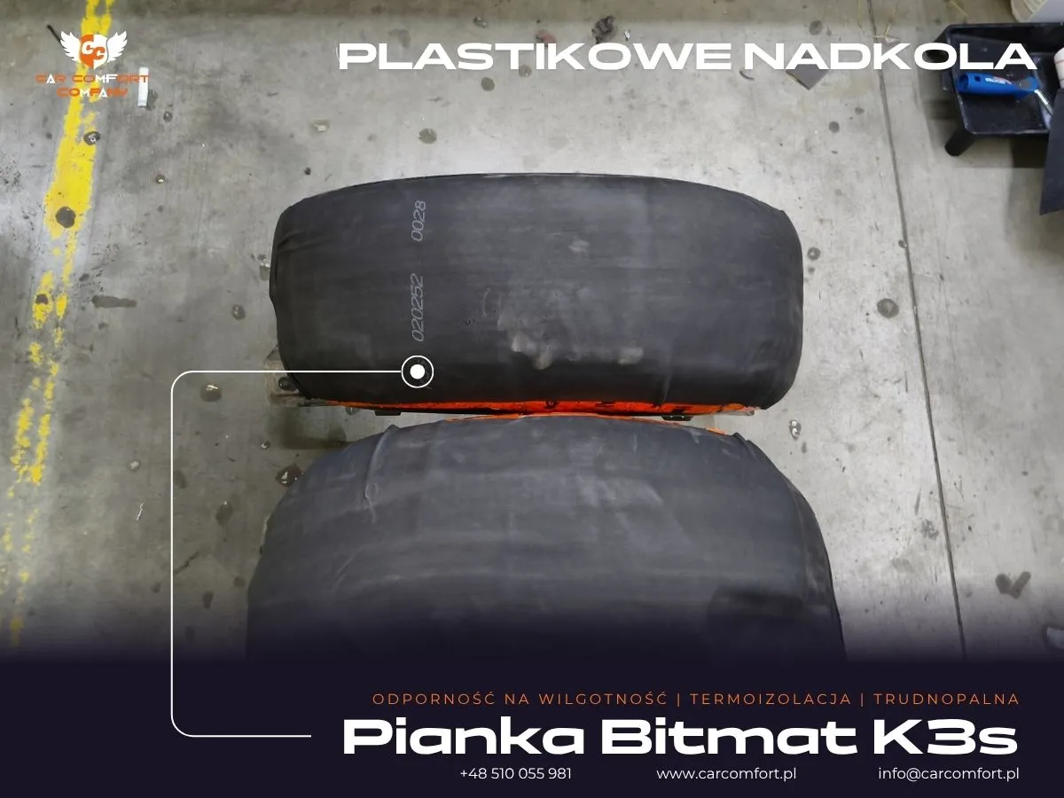 Pianka Bitmat K3s jako druga warstwa na plastikowym nadkolu Volkswagen California Beach.