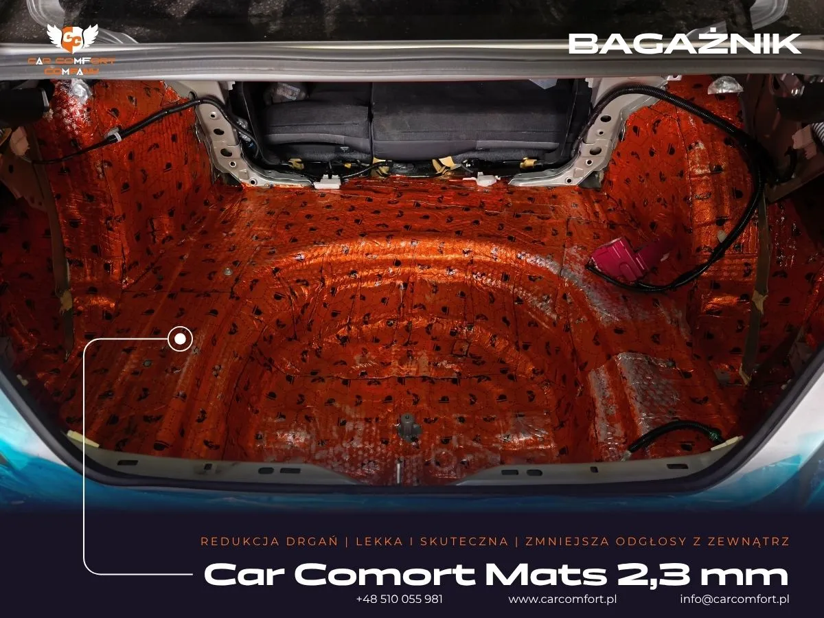 Mata Car Comfort Mats na podłodze bagażnika Toyota Camry.