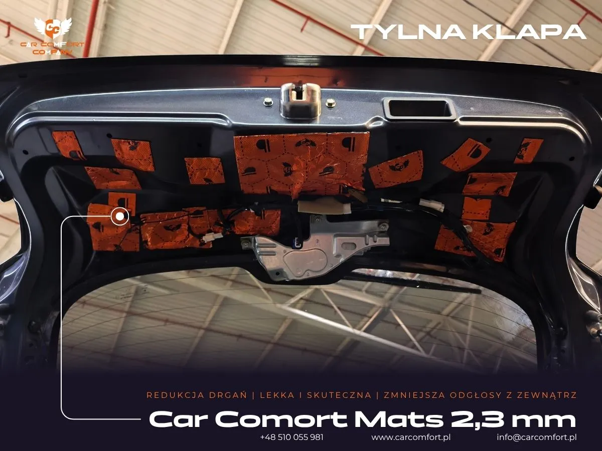 Mata Car Comfort Mats na tapicerce tylnej klapy bagażnika Subaru XV.