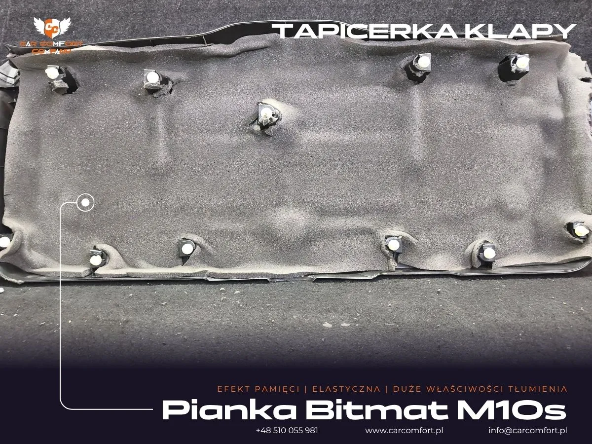 Pianka Bitmat M10s na tapicerce tylnej klapy bagażnika Subaru XV.