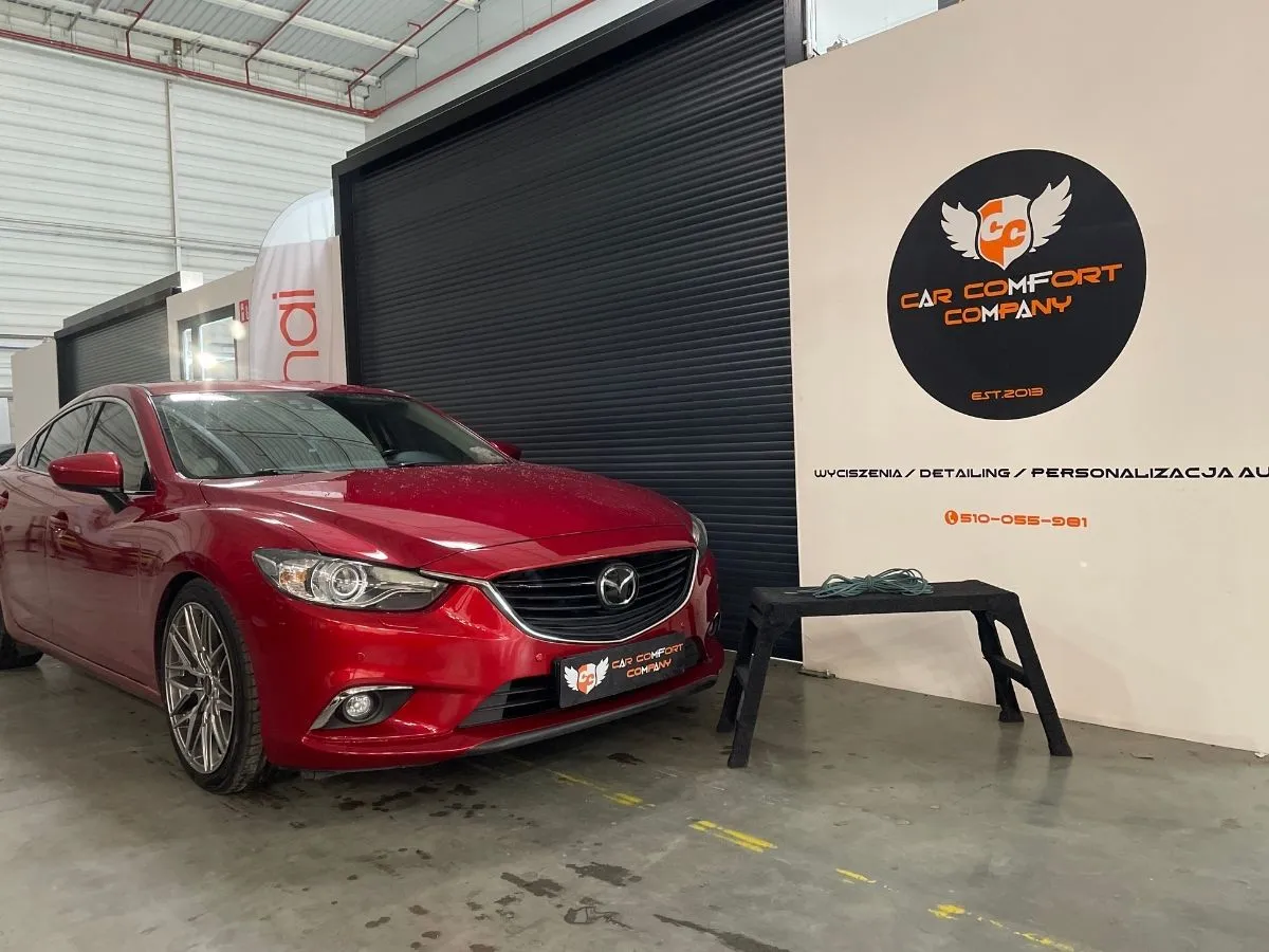 Uszczelka drzwi Mazda 6 z zaaplikowanym StP Sealing Cord.