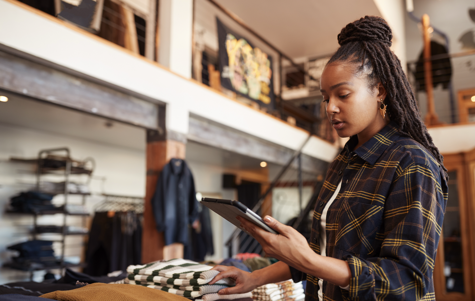 Task management and comms: why the best frontline platforms combine both