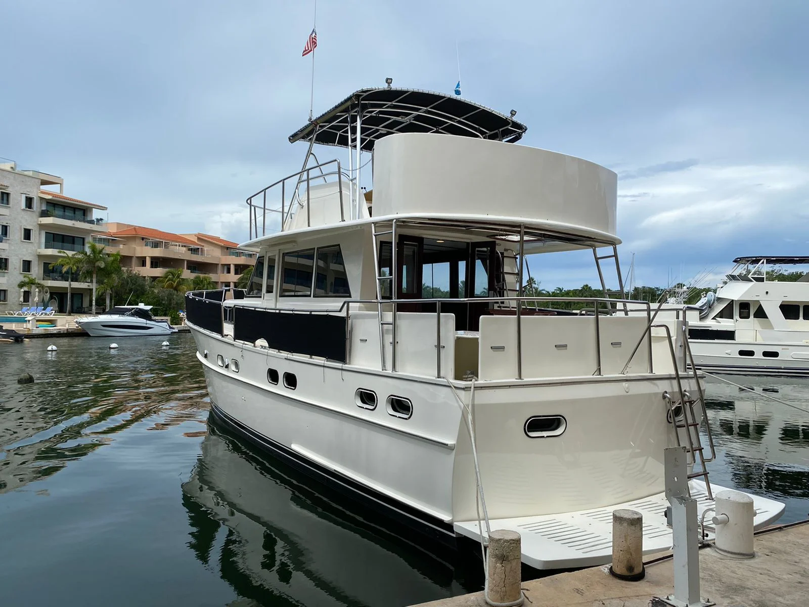 H2O - 53 ft Dos Piratas Boat