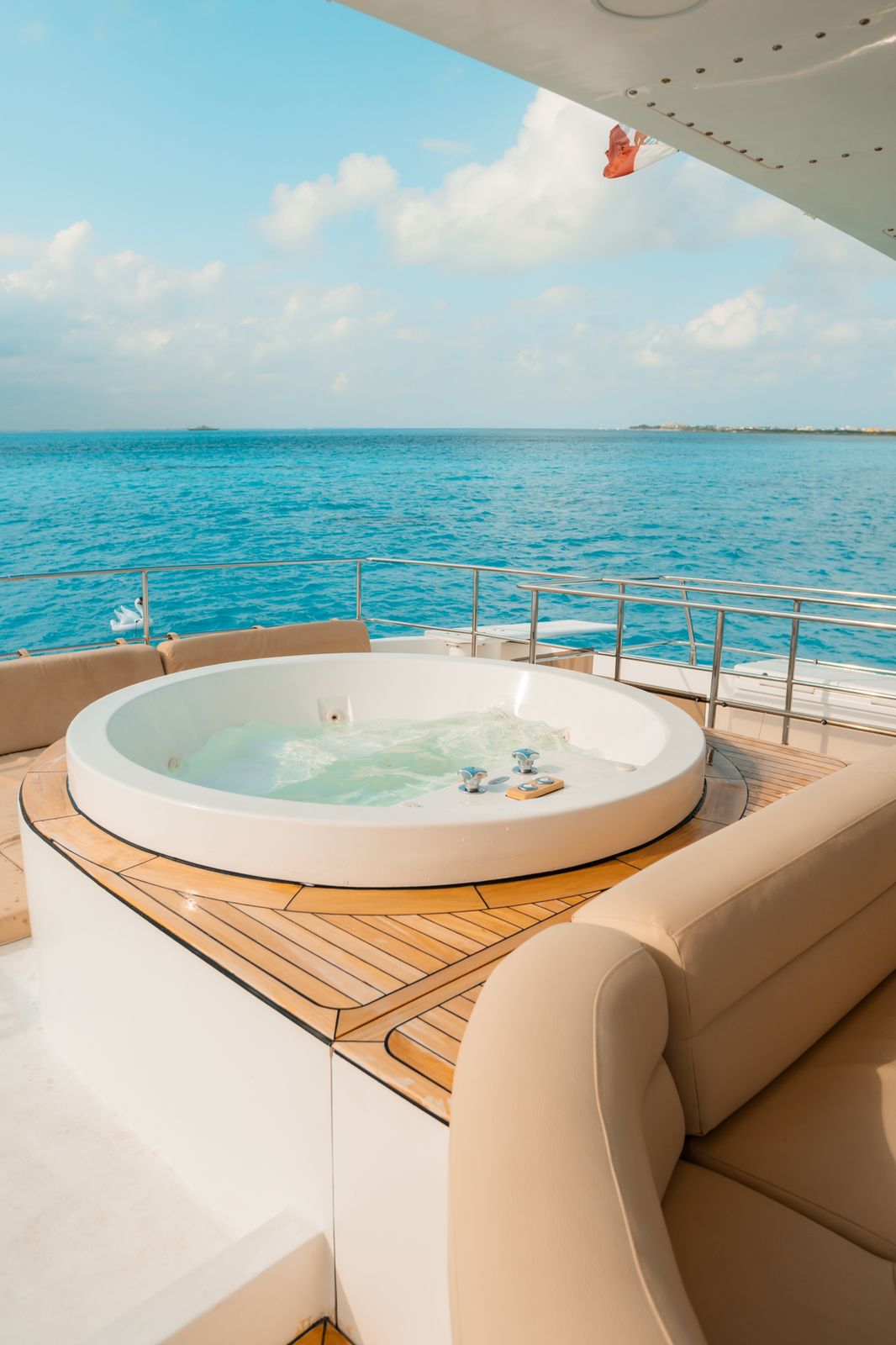 CDM - 100 ft Azimut El Capricho