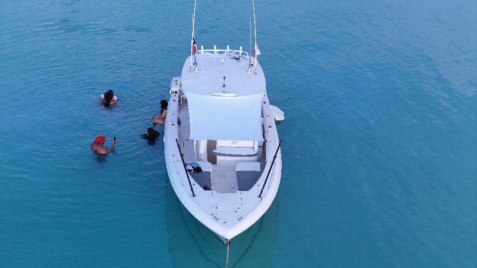 ECC - 33 ft Intrepid 33 Yacht