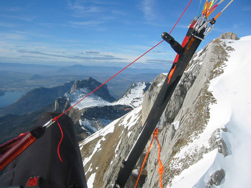Image en vol au-dessus de la neige
