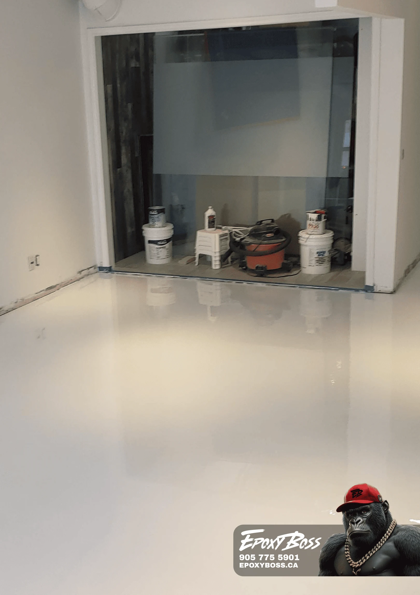 Glossy epoxy coating in the garage