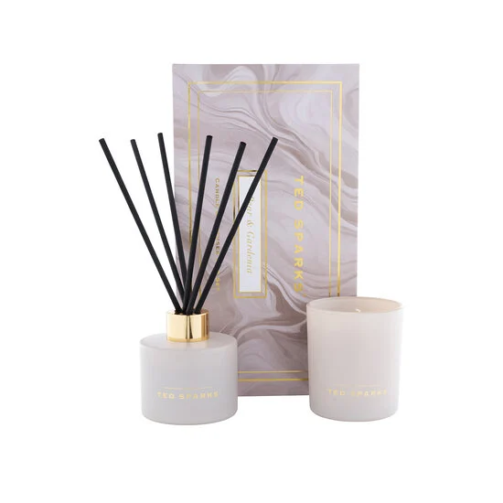 L'INSTITUTE CANDLE & DIFFUSER GIFT SET - PEAR & GARDENIA