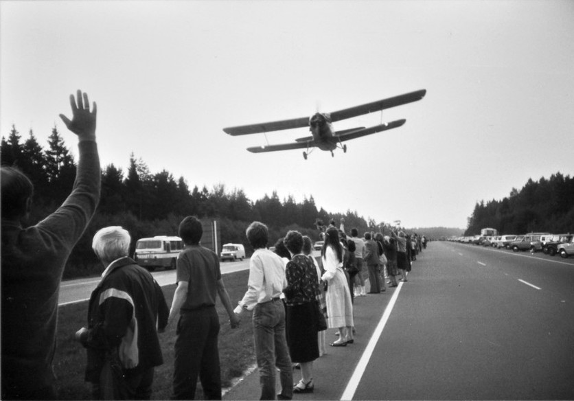 Aerial view of the Baltic Way human chain, August 1989