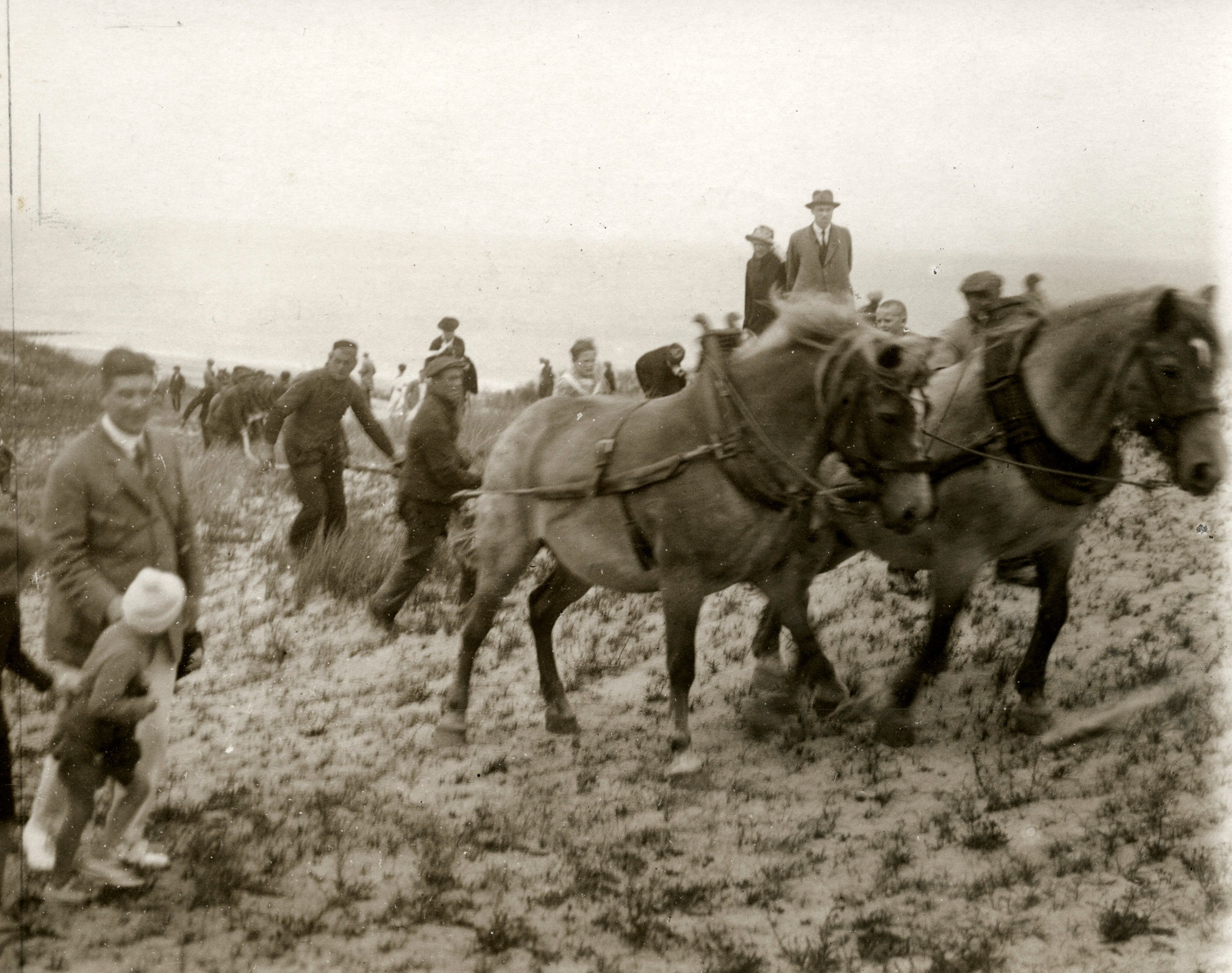 Mid-twentieth-century submarine telephone cable laying