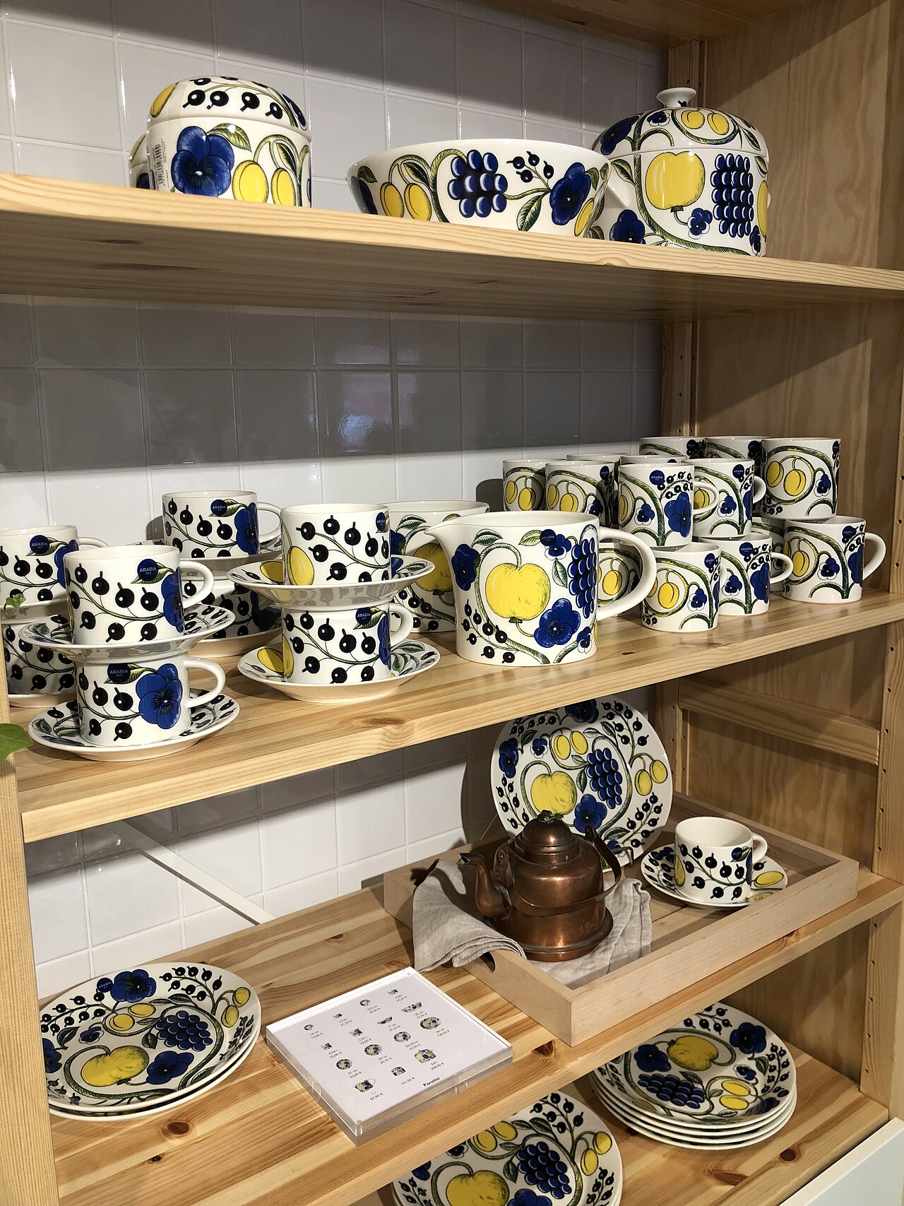 Arabia Paratiisi patterned ceramics from Finland