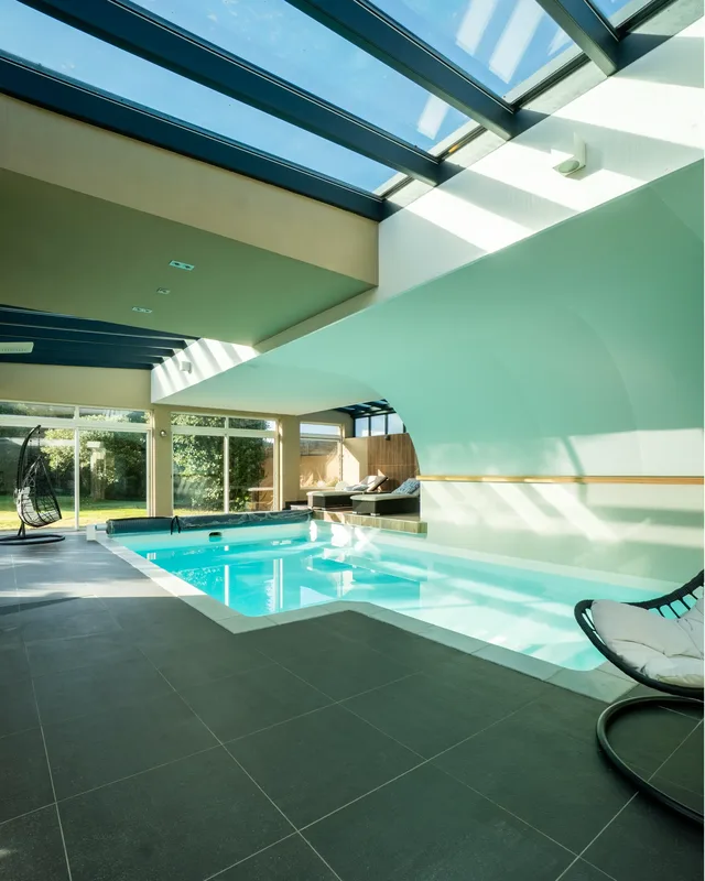 Piscine intérieure photographiée par l'agence Apollo pour Treemmo