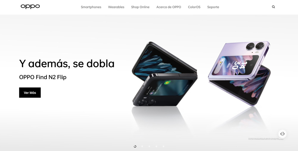 Two OPPO Find N2 Flip smartphones displayed half-open, showing their foldable design and screens, one in black and one in purple, on a white background with text in Spanish about the foldable phone.