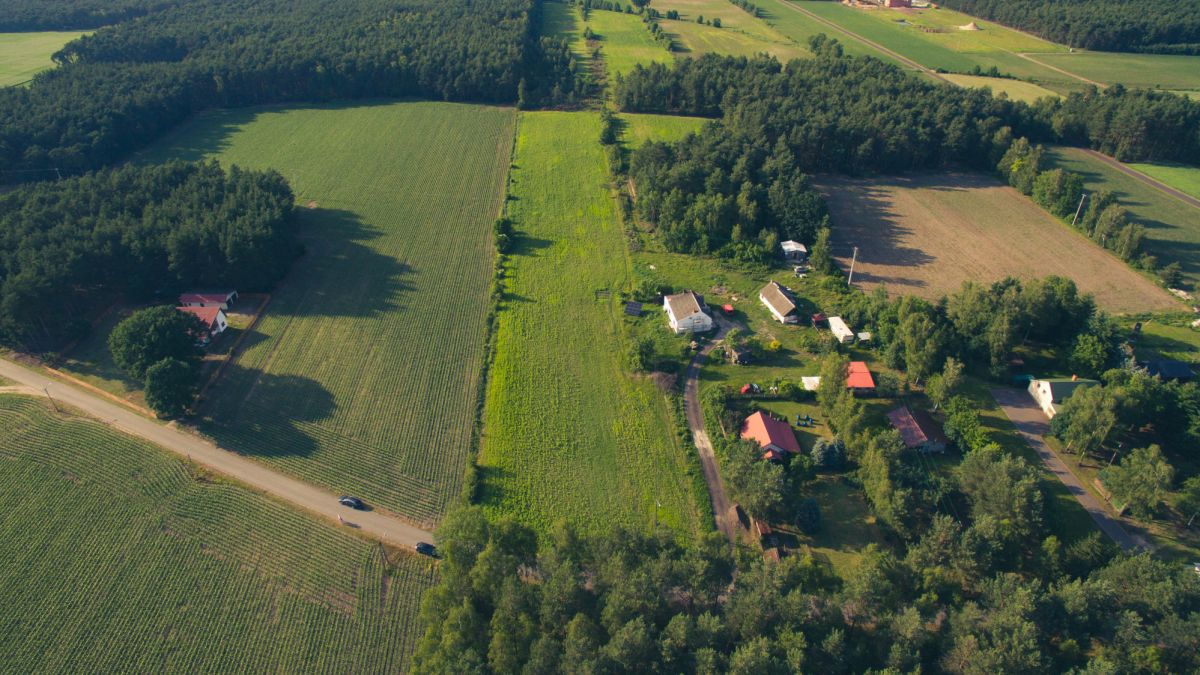 Urokliwe działki w otoczeniu lasów