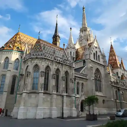 Imagen exterior de la iglesia de Matías en Budapest