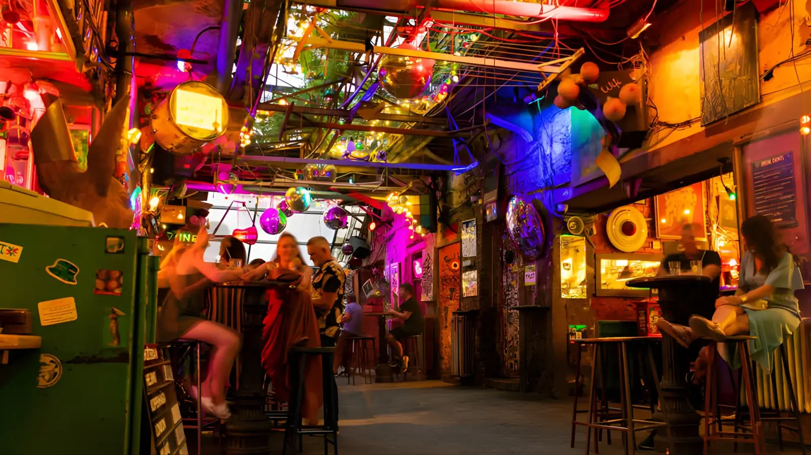 Tour de fiesta por los ruin pubs de Budapest