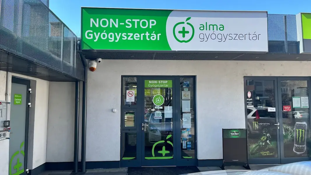 La entrada de una farmacia en Budapest
