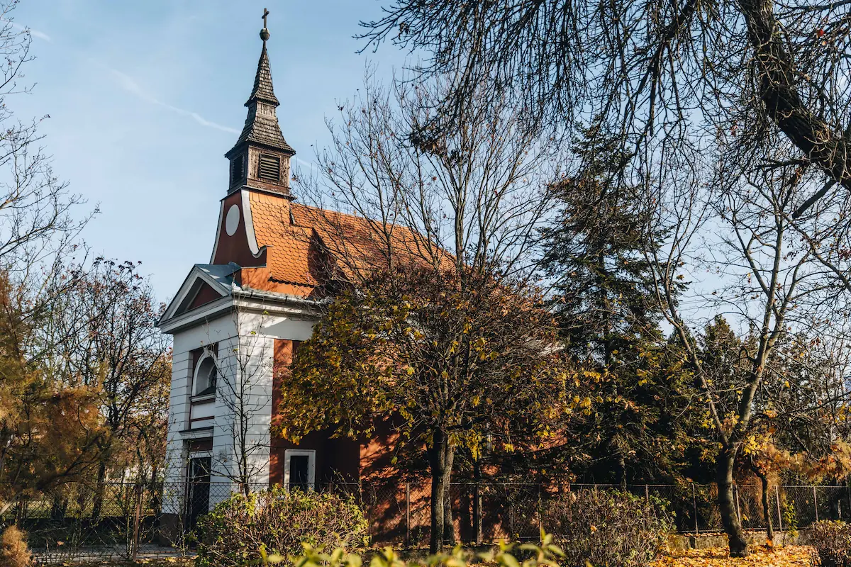 Una imagen de la Capilla de San Lorenzo en el Distrito XVIII de Budapest