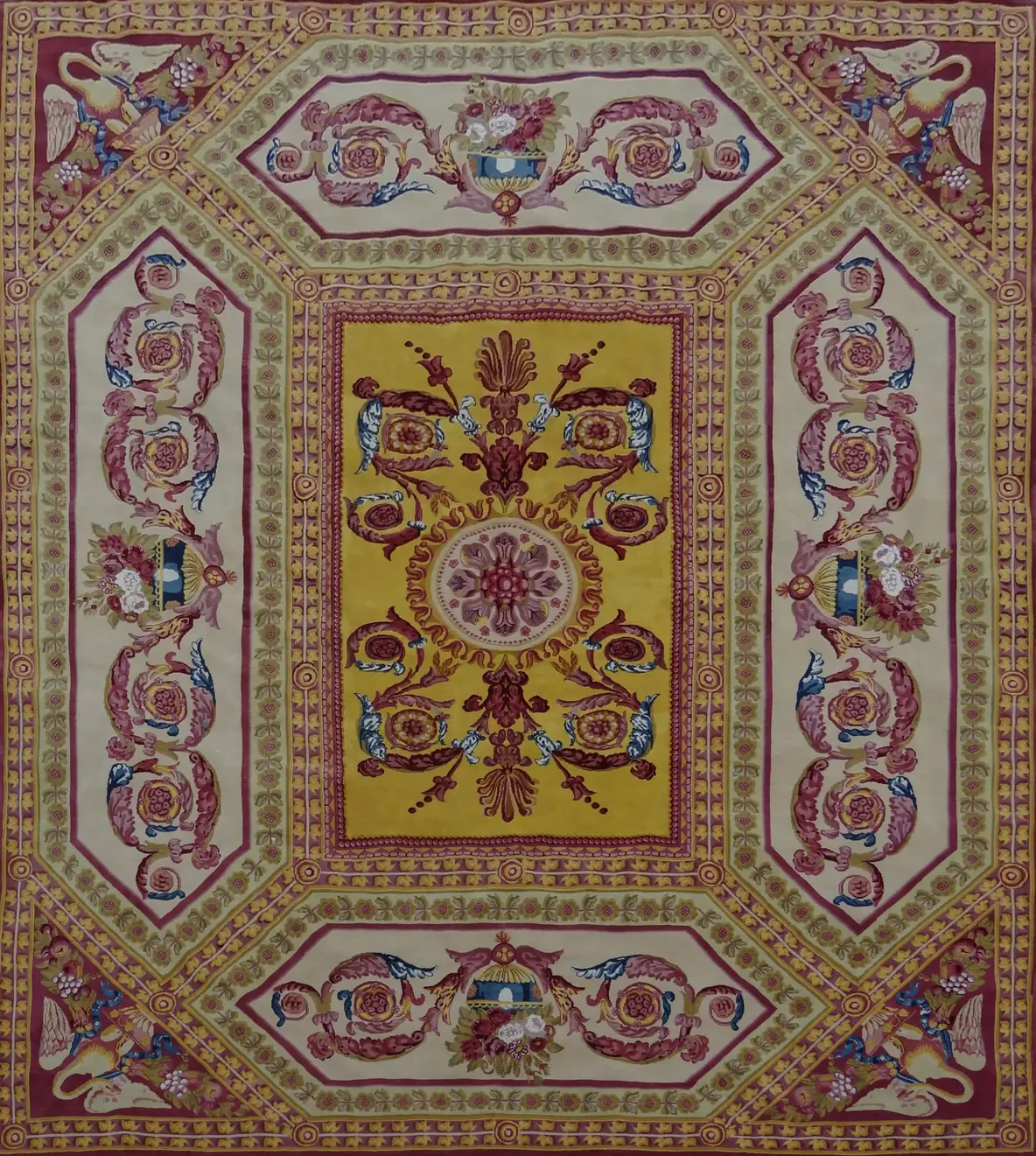 Tapis Savonnerie de style Louis XVI.