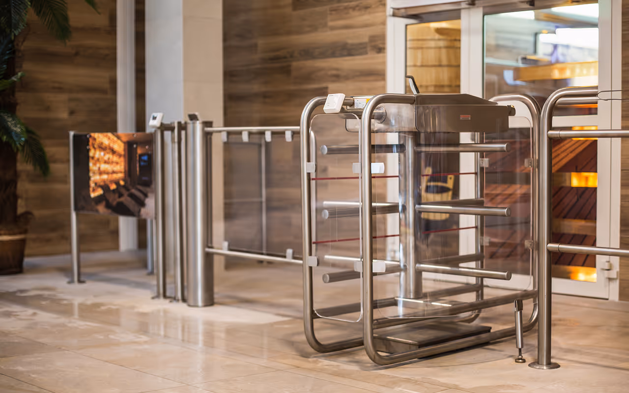 Intuicyjne automatyczne i solidne bramki oraz kołowrotki