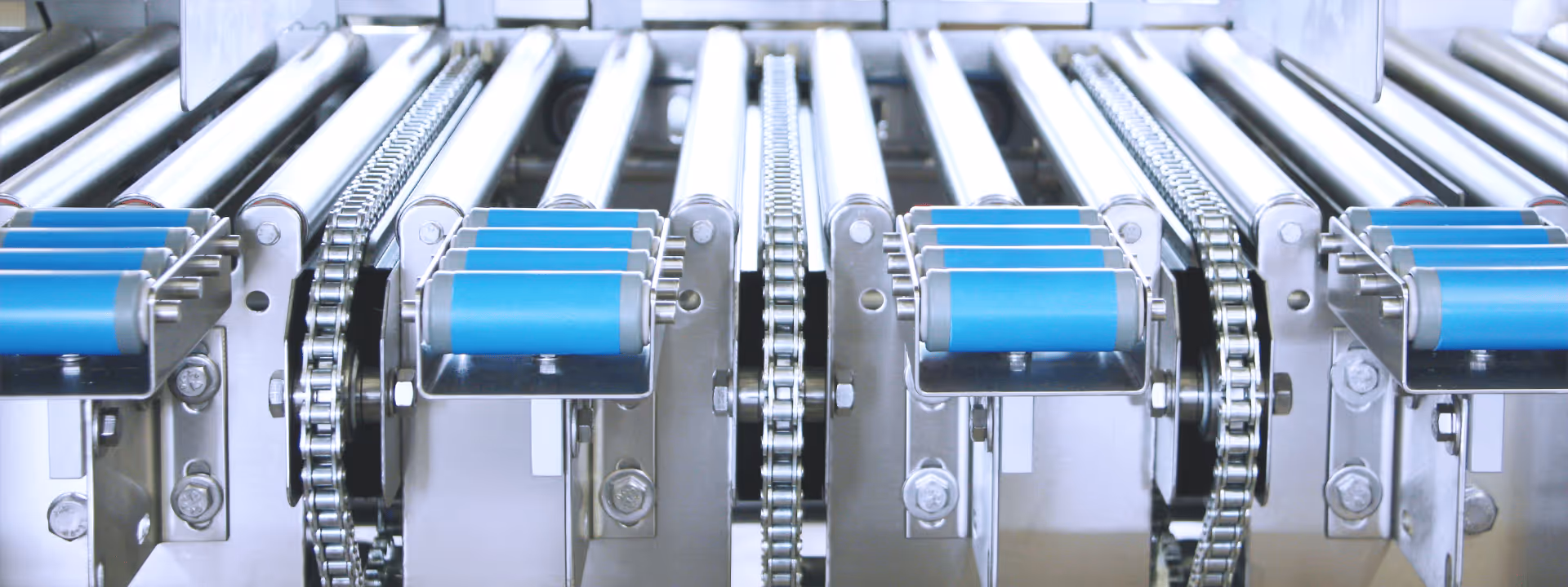 Nahaufnahme eines Förderbands von Sema Maschinenbau in Bayern, Deutschland