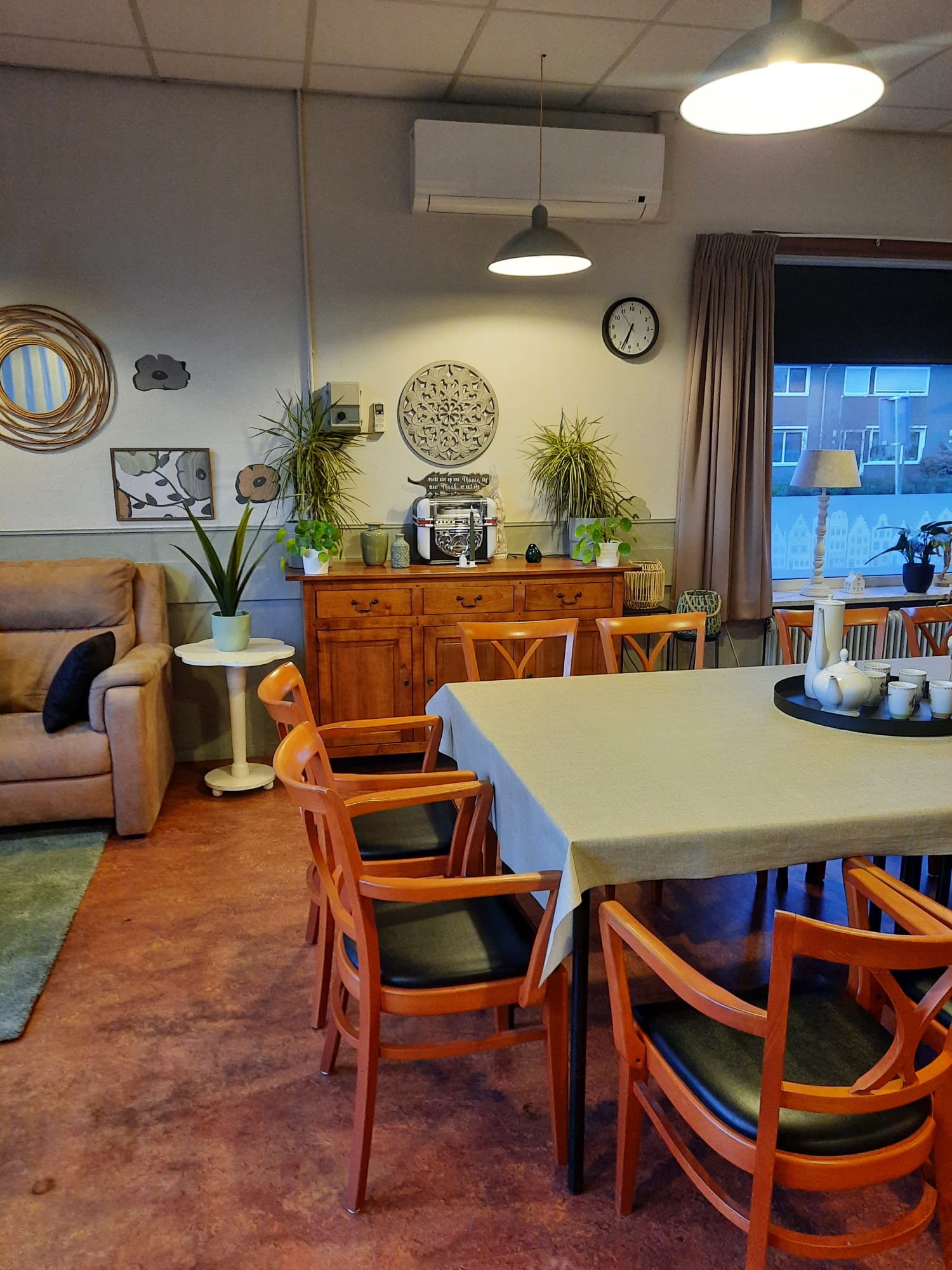 Woonkamer in Timmerholt na de interieurstyling door Styling StudiJo