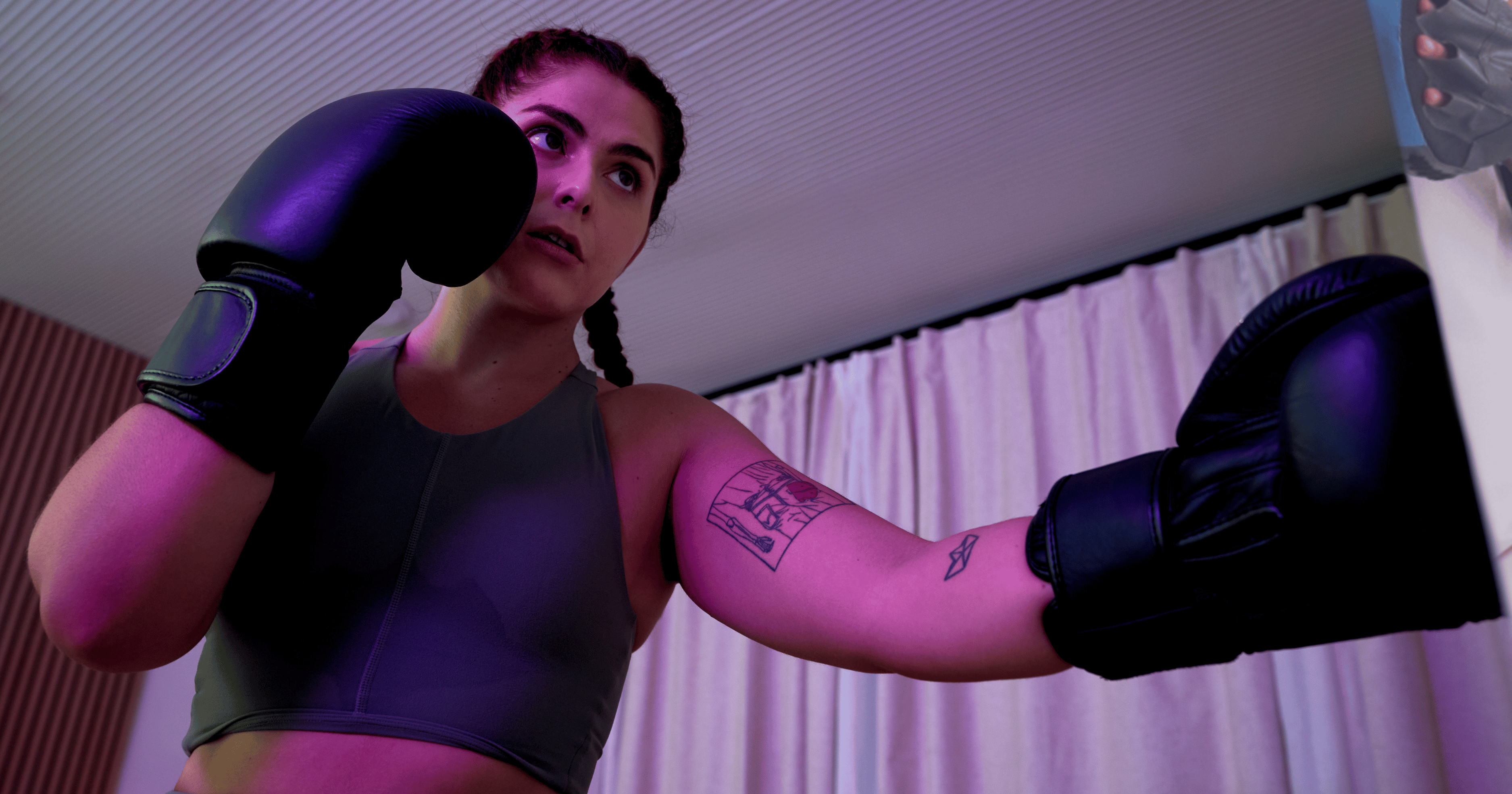 Female Beginner Boxer hesitant to throw a hard jab 