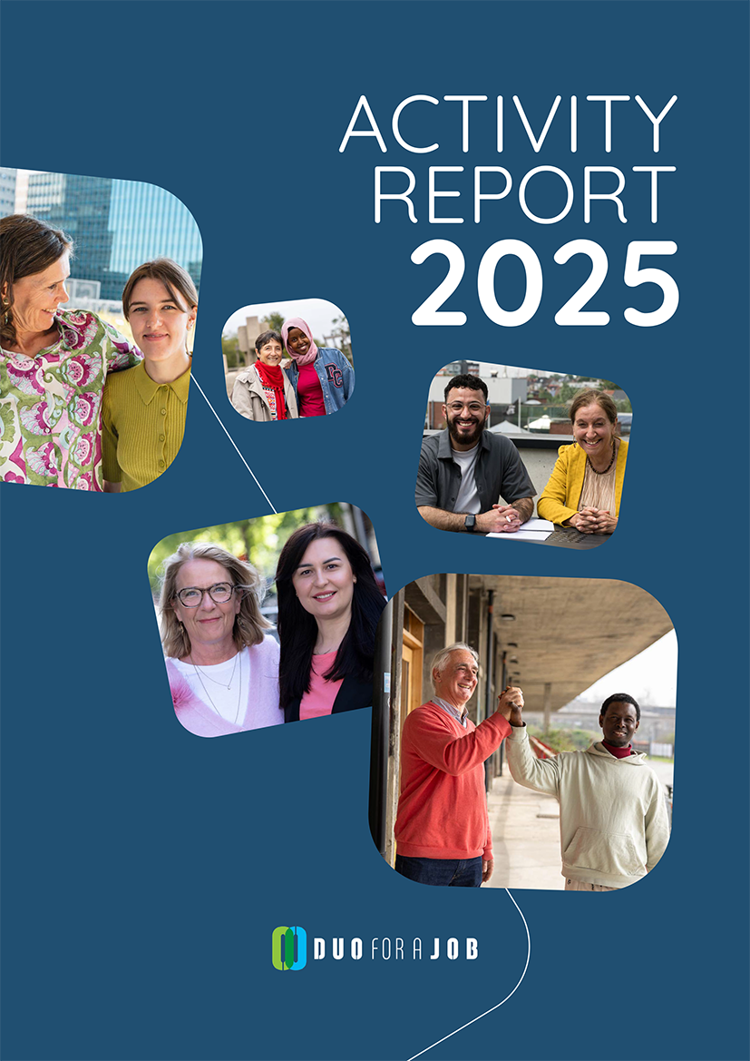 Gros plan sur une des publications/rapports annuels de DUO for a JOB