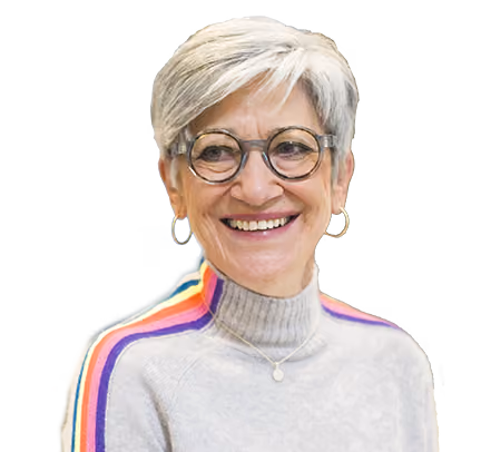 Une mentor souriante avec de jolies lunettes