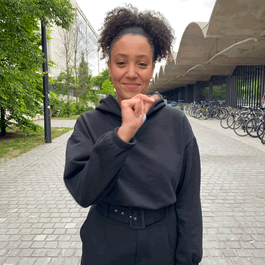 Laura Gibelin gif