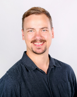 Photo portrait of John Desnoyers-Stewart