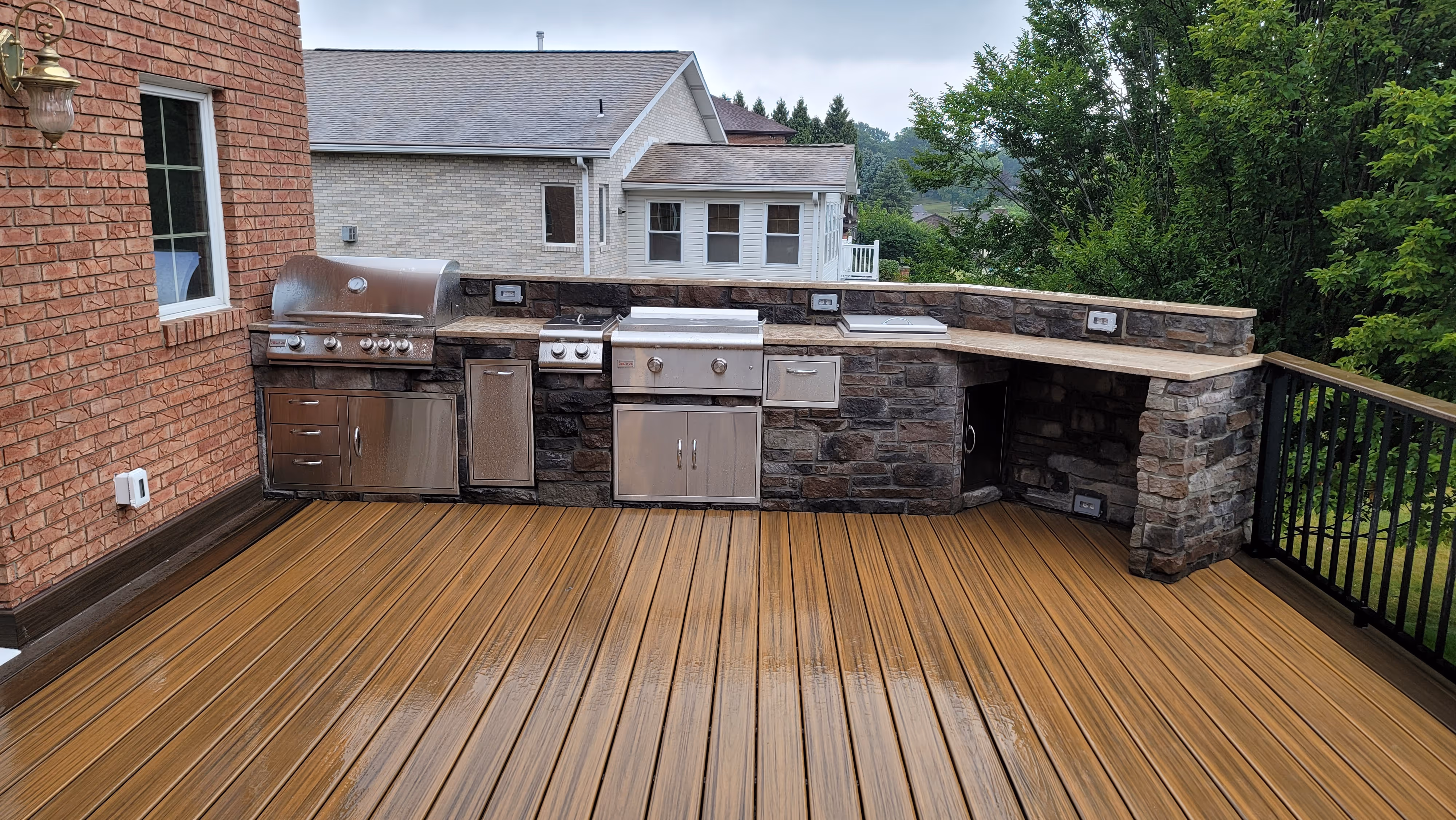 outdoor kitchen designed by SelectDecks in Pittsburgh