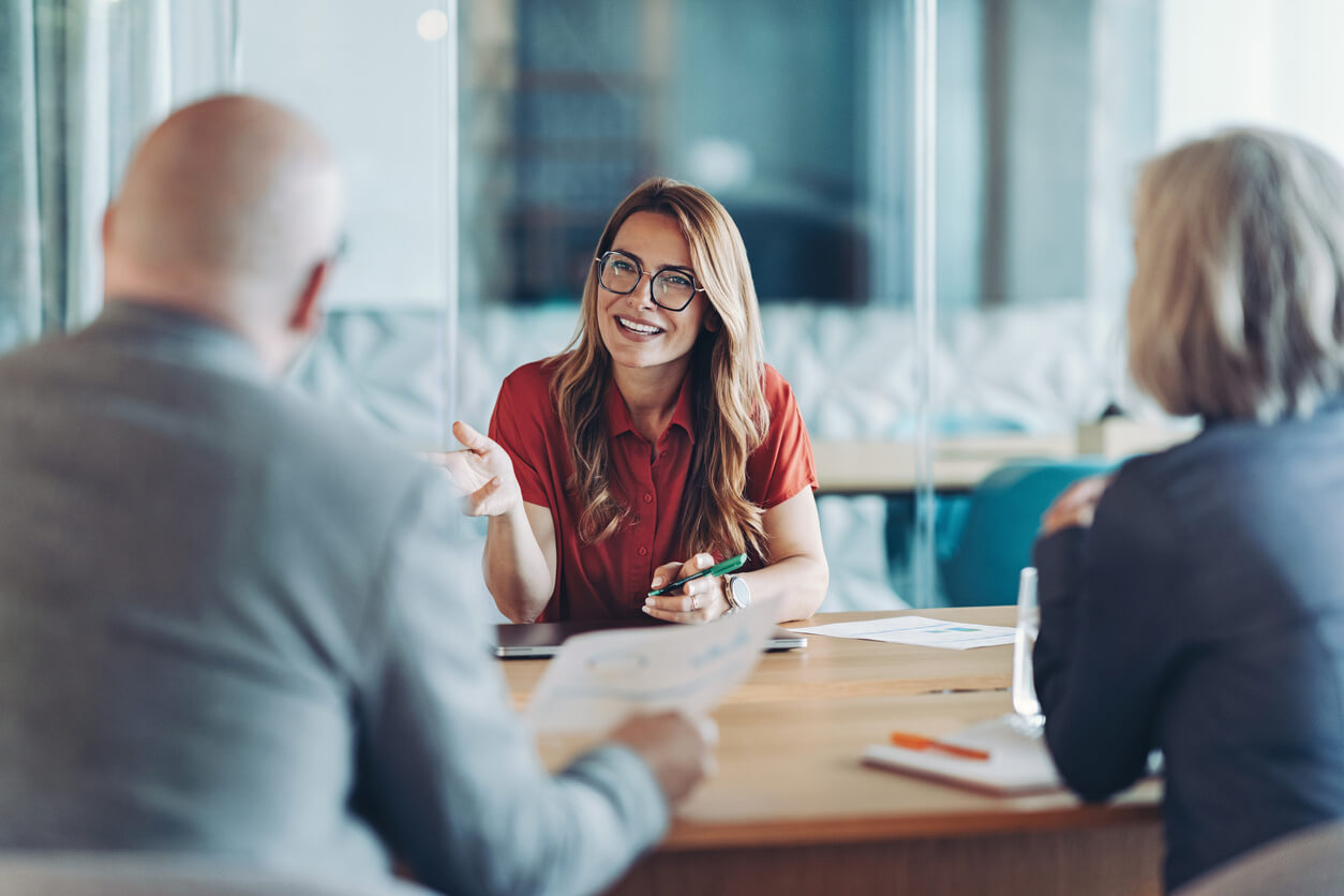 What happens to accounting, VAT, and the annual financial statements when changing accounting firms?